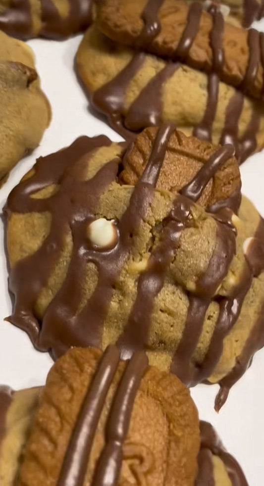 Biscoff Cookie w/ Fudge Drizzle