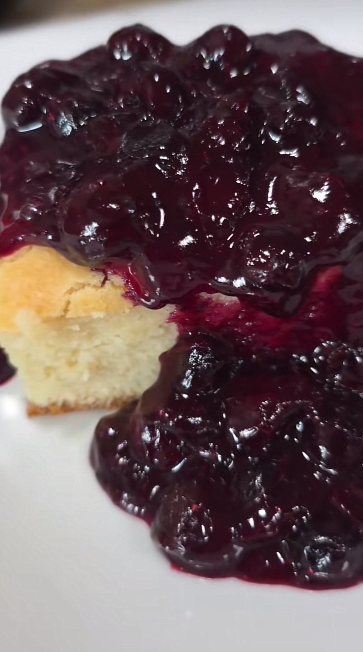 Cheesecake Poundcake Square w/Blueberry Puree