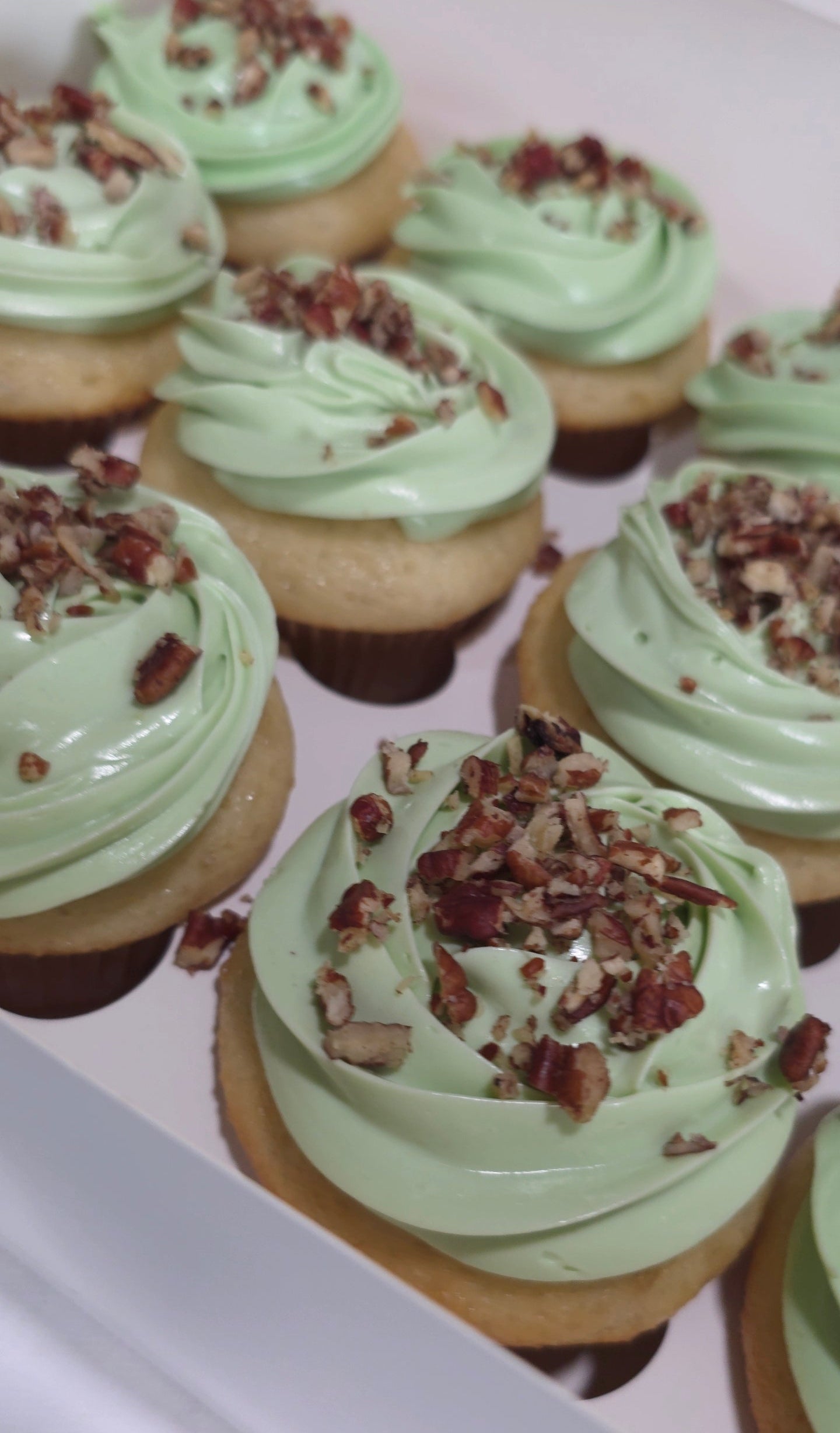 Pista-Pecan Crunch Cupcakes