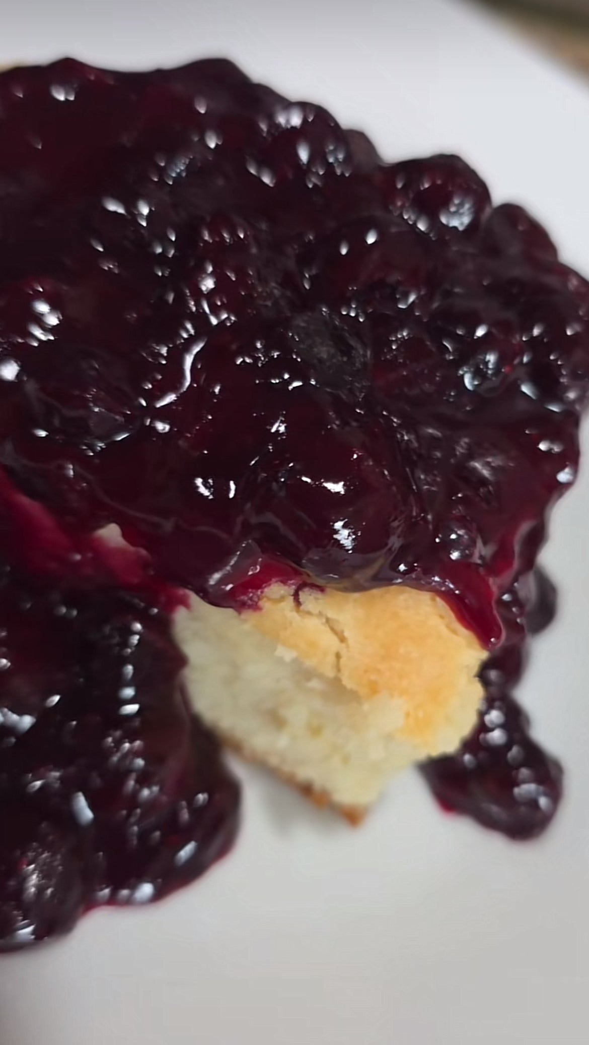 Cheesecake Poundcake Square w/Blueberry Puree