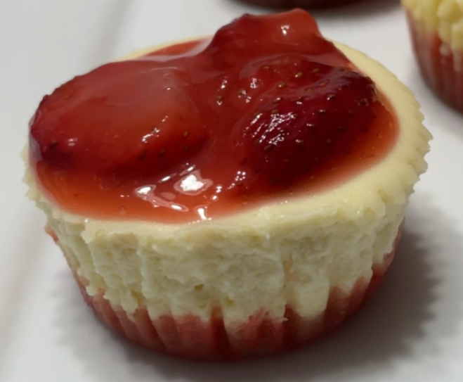 Mini Cheesecakes w/Strawberry Crunch Base