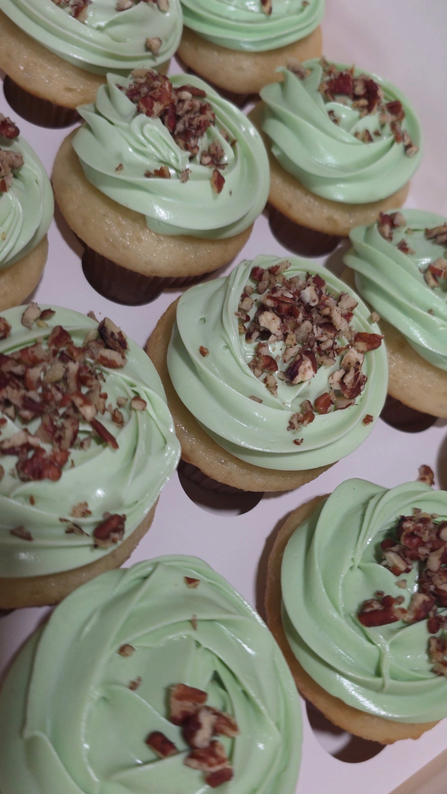 Pista-Pecan Crunch Cupcakes